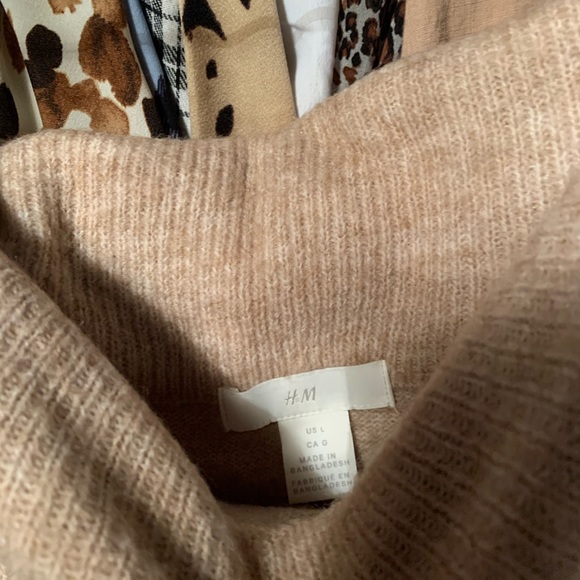 H&M off the shoulder knit - Picture 2 of 2